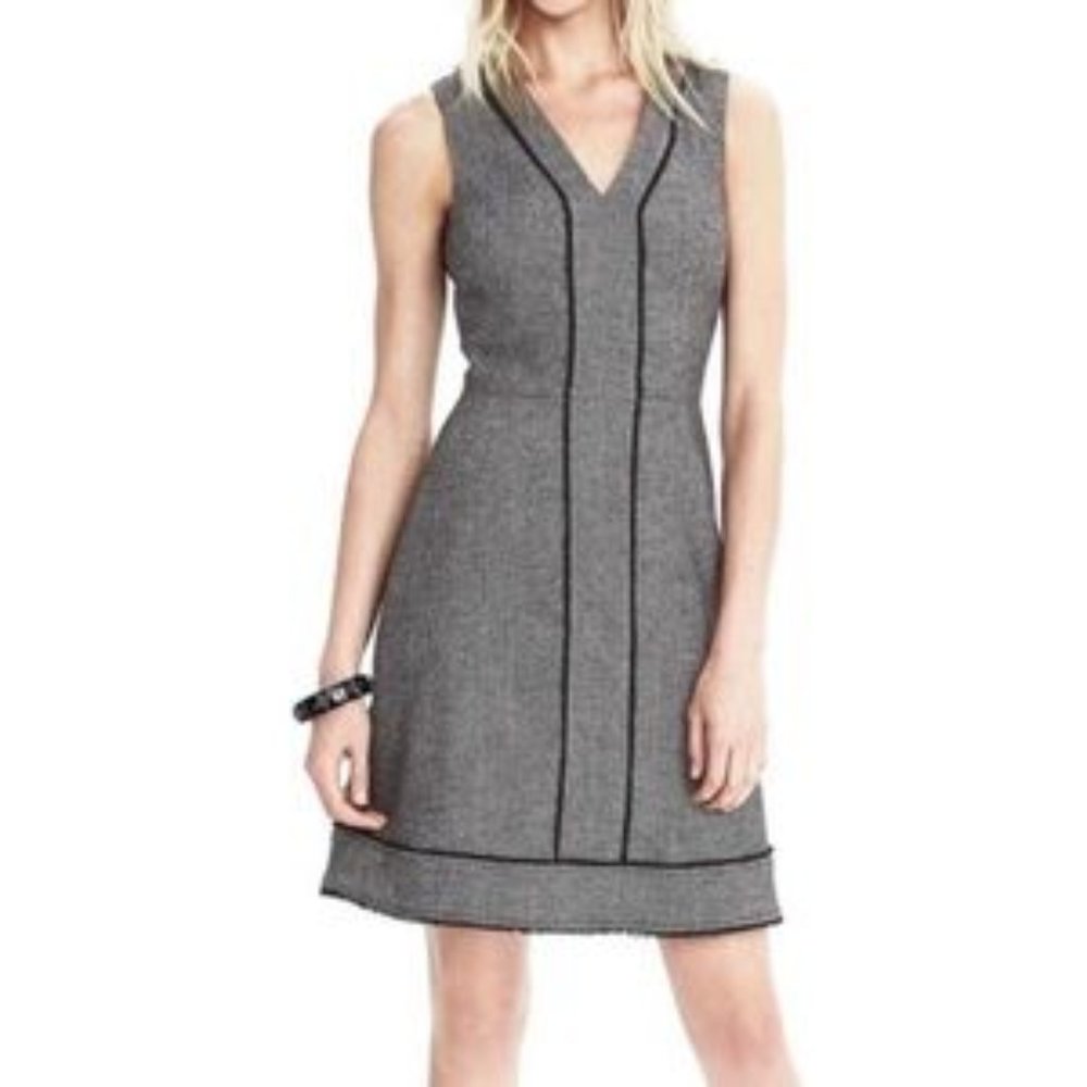 Banana Republic. NWT wool shift dress. Perfect career dress. Sz 8.
